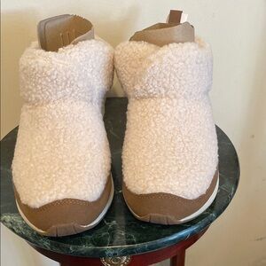 NIB Easy Spirit Traveltime Ankle Boots Sz 9.5 Medium